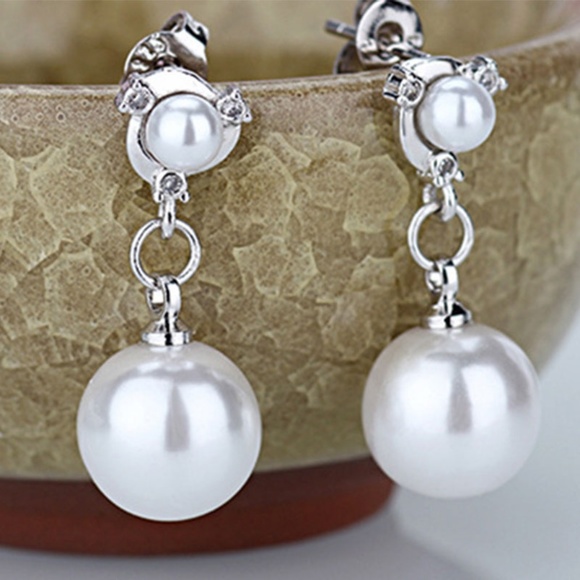 Pierced Pearl Earrings - Picture 4 of 5